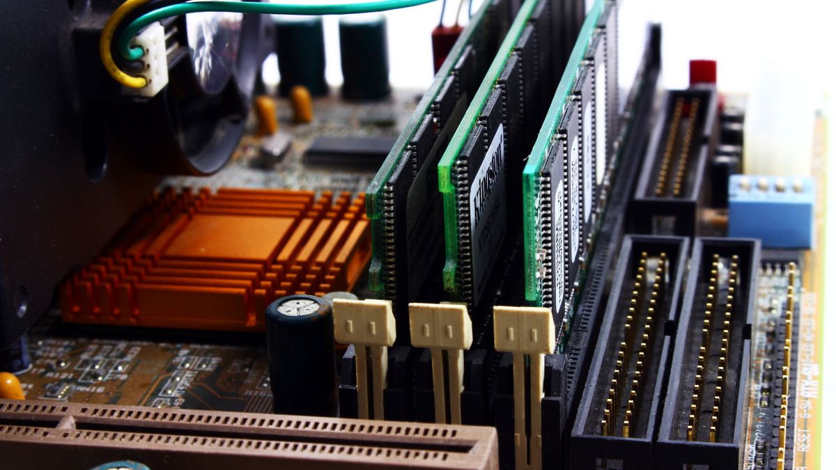 Close-up of a computer motherboard with processor, memory slots and circuitry, a real photo symbolizing the technology behind artificial intelligence for the Ben Affleck AI debate around Animals, with no people in the frame