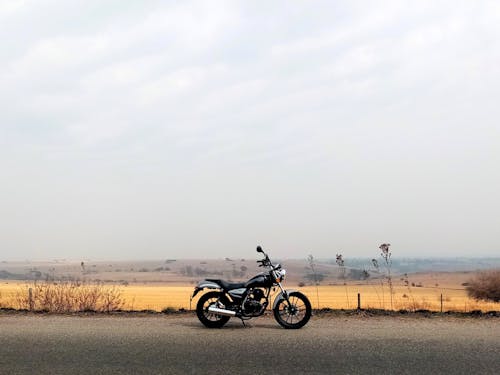 Ingyenes stockfotó aszfaltút, Dél-Afrika, fekete motorkerékpár témában