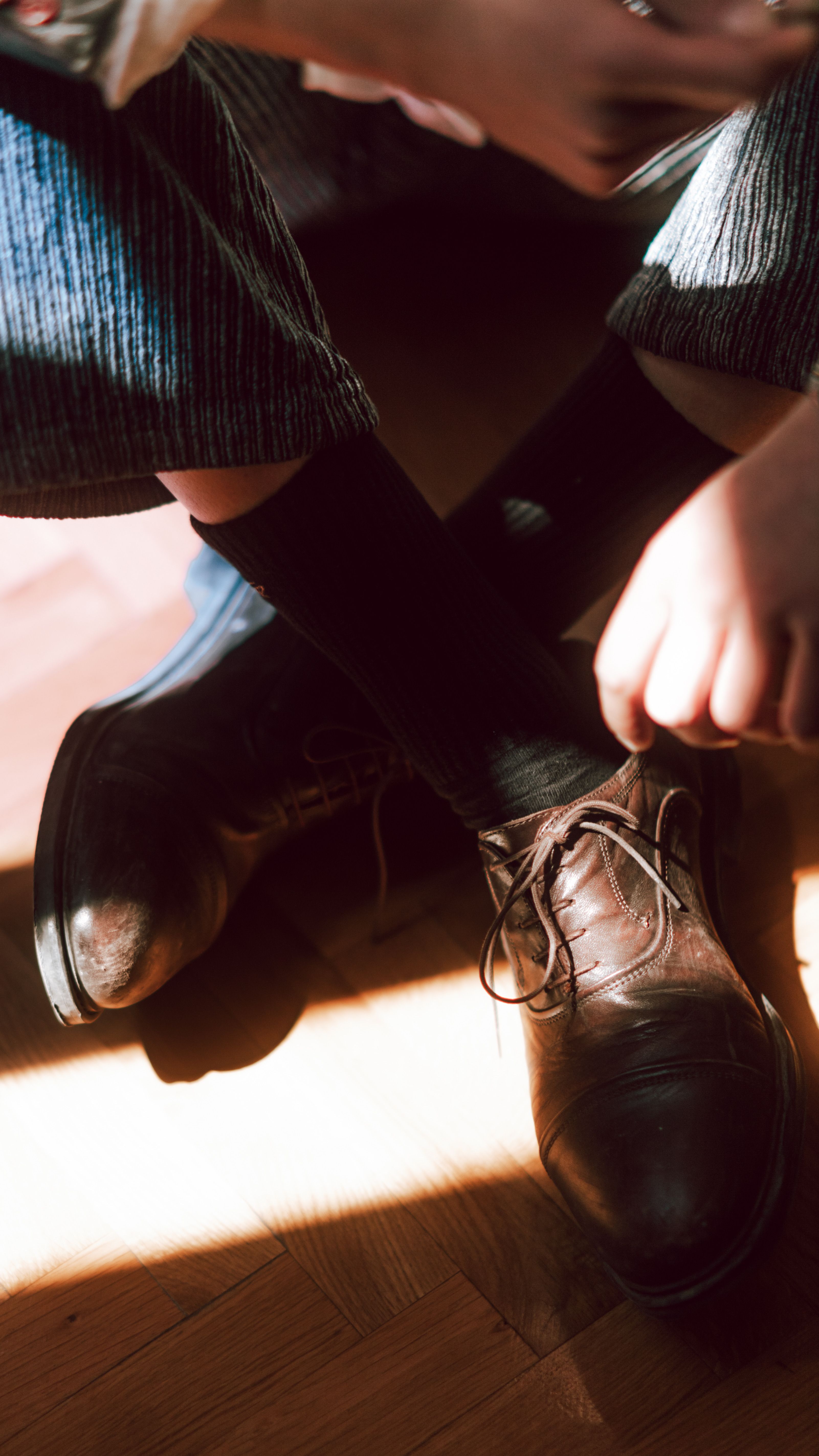 Kostenlos Kostenloses Stock Foto zu boden, braune schuhe, drinnen Stock-Foto