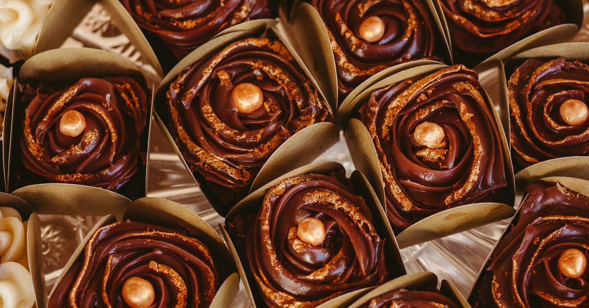 Candy Dipped Roses A close up of a chocolate covered rose · Free Stock Photo