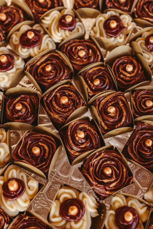 Free Mouthwatering chocolate cupcakes with intricate designs, perfect for dessert lovers. Stock Photo