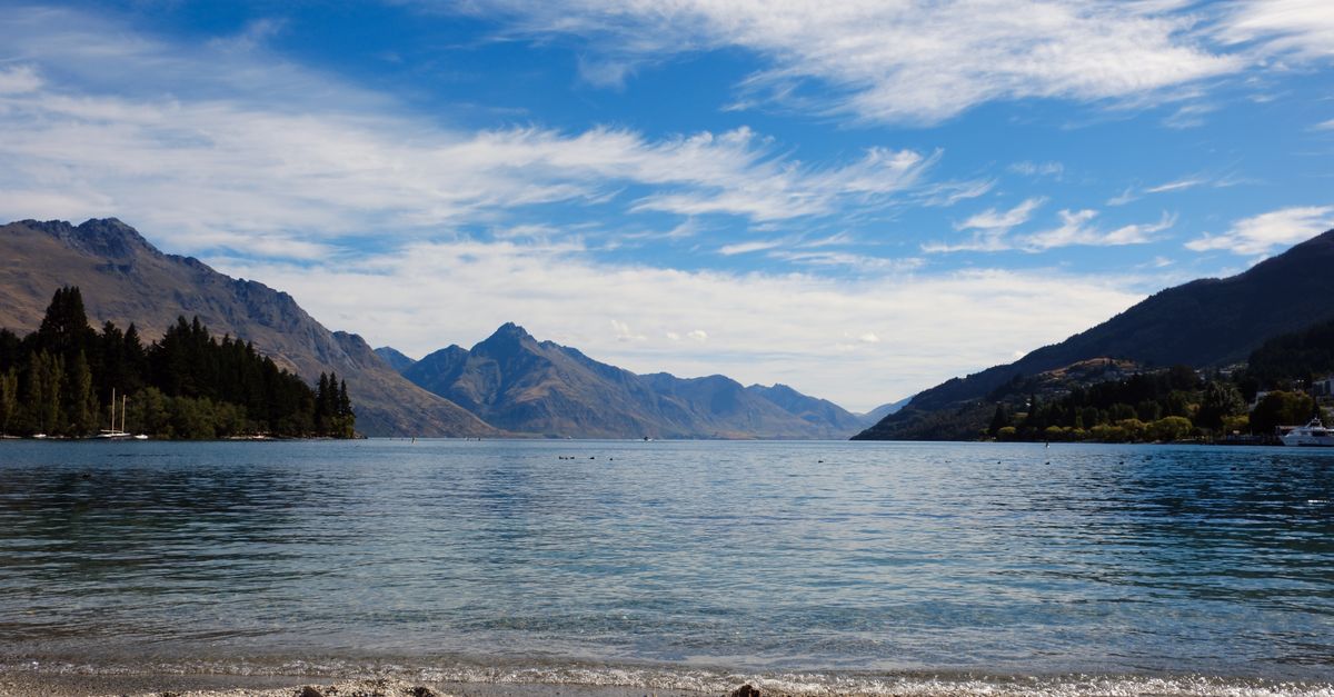 Lake Wakatipu at Queenstown with the mountains behind it.