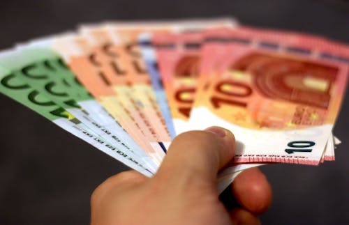 gratis Bundel Van Euro Bankbiljetten Met Verschillende Coupures Stockfoto