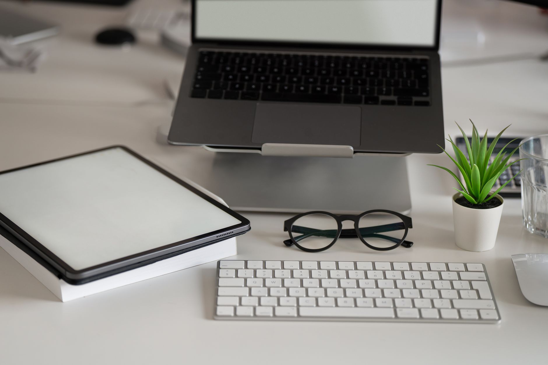 günstige Laptopständer: features that actually matter