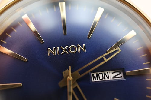 นาฬิกาข้อมือ Nixon หน้าปัดสีน้ำเงินหรู