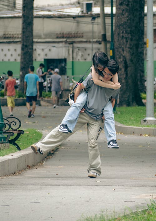 Foto profissional grátis de adulto, andar, atividade física