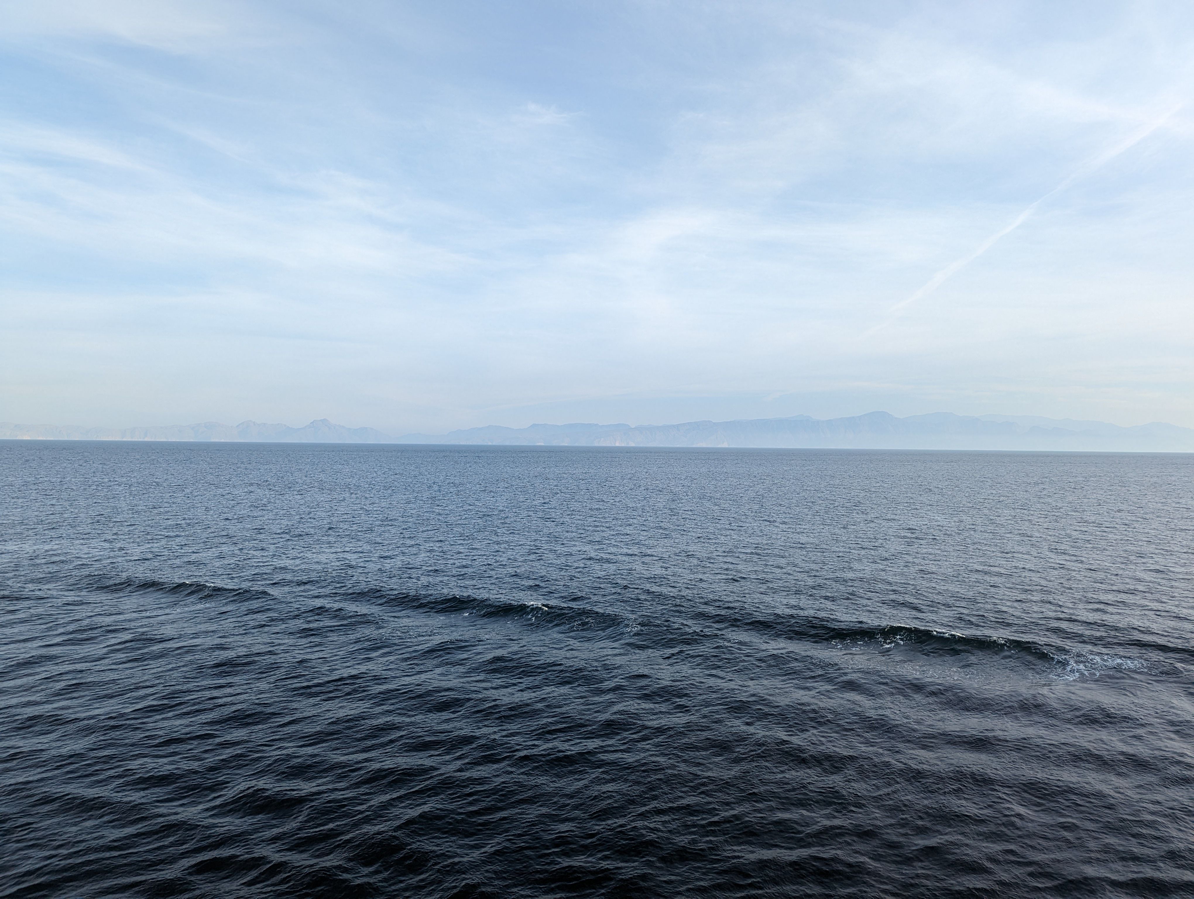 Ocean Surface Undulating Along the Fault · Free Stock Photo