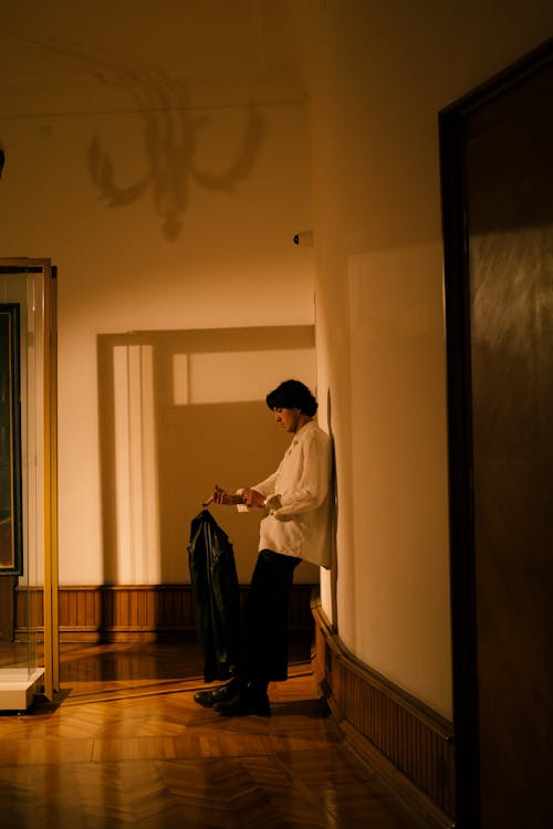 Darmowe zdjęcie z galerii z cień, dorosły, drzwi