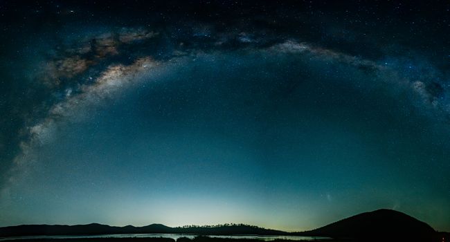 Kosmisches Nacht & Galaxie – Elegante Weltraum-Wallpaper (von Damien Leyden, 9391×5058, #25945248)