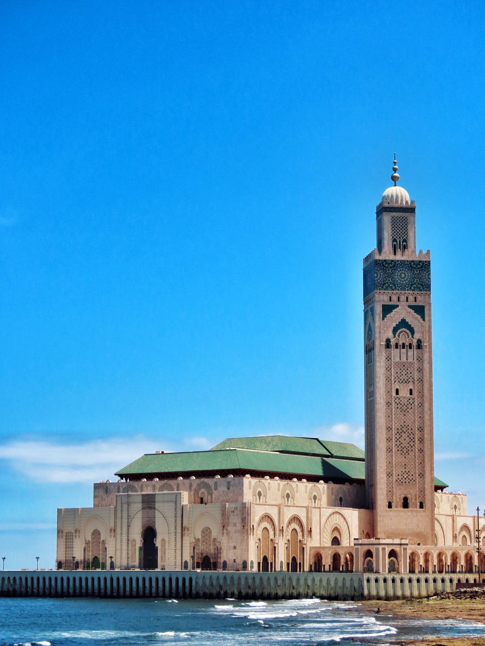 Mezquita de Hassan II junto al océano Atlántico en Casablanca