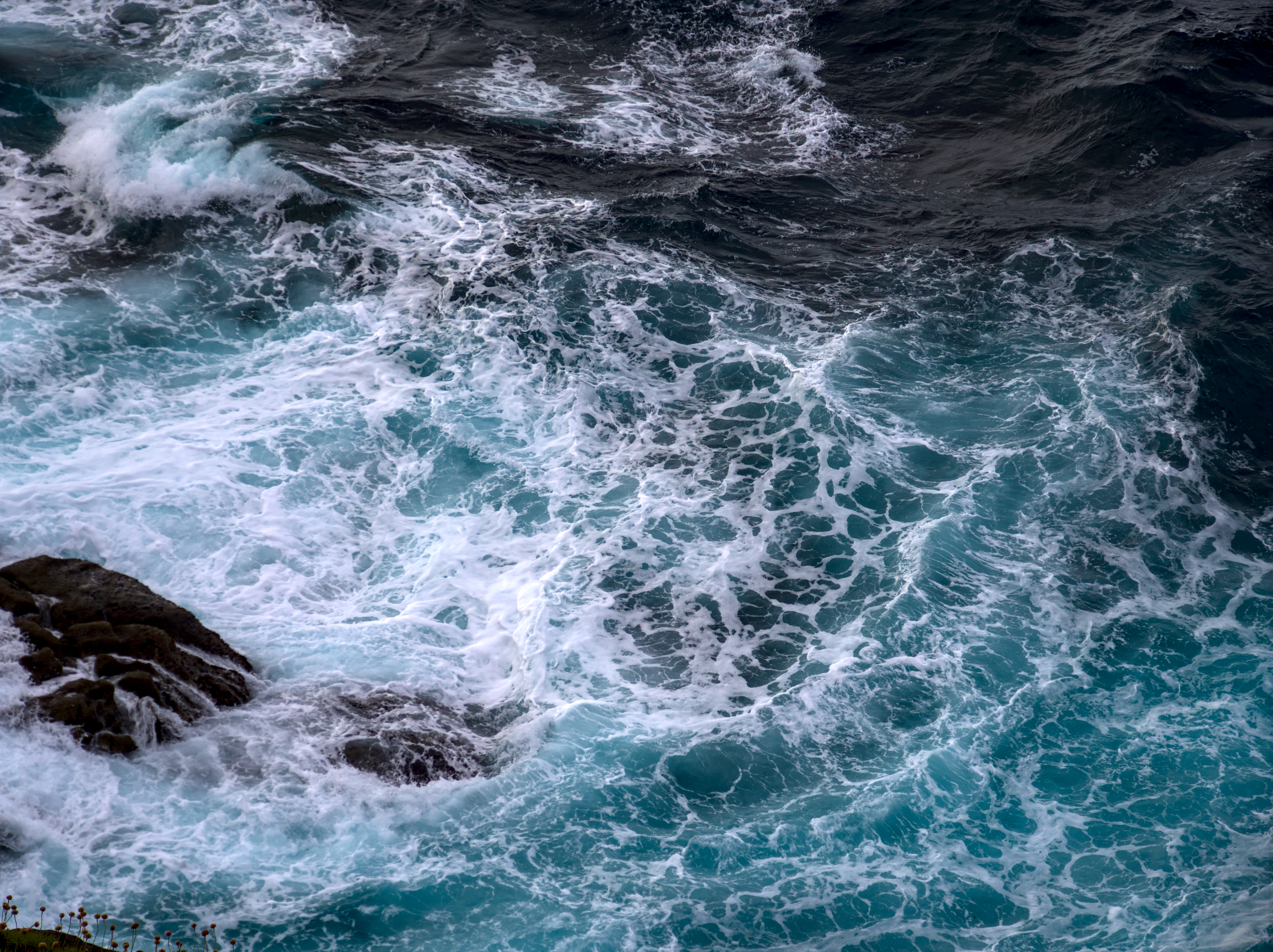 Dangerous ocean conditions, risk of flooding continues along SoCal coast