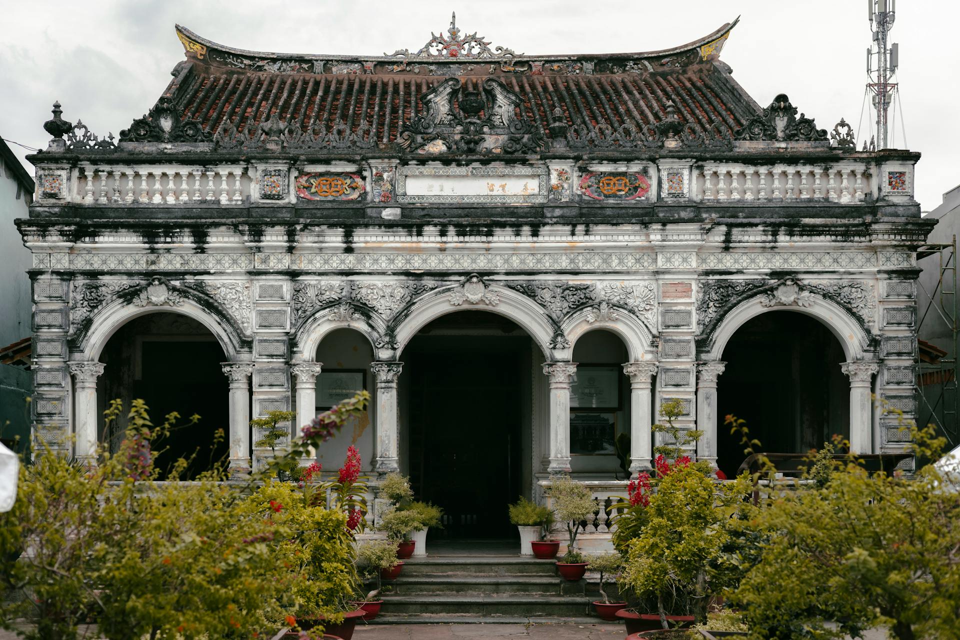 Beautiful facade of Huynh Thuy Le House in Sa Đéc, Vietnam, showcasing French colonial architecture.