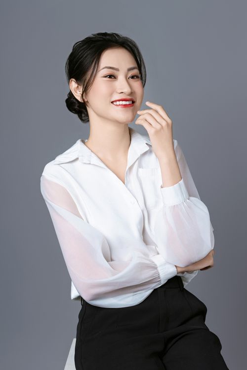 Free Professional portrait of an elegant woman in a formal white shirt, smiling confidently. Stock Photo