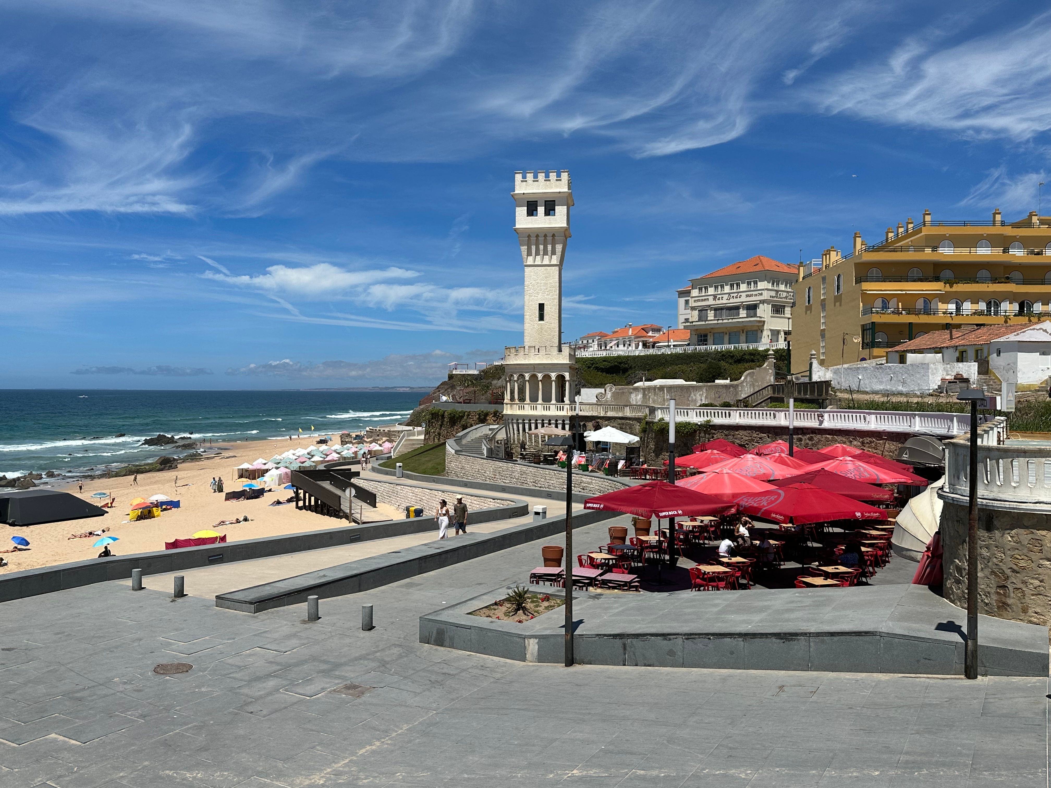 Onde morar em Portugal ou na Espanha em 2026 Prédios residenciais e ruas típicas de uma cidade europeia para quem busca moradia em Portugal ou Espanha