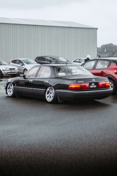 Lexus Ls400 Rear View Selective Focus of Lexus LS400 · Free Stock Photo