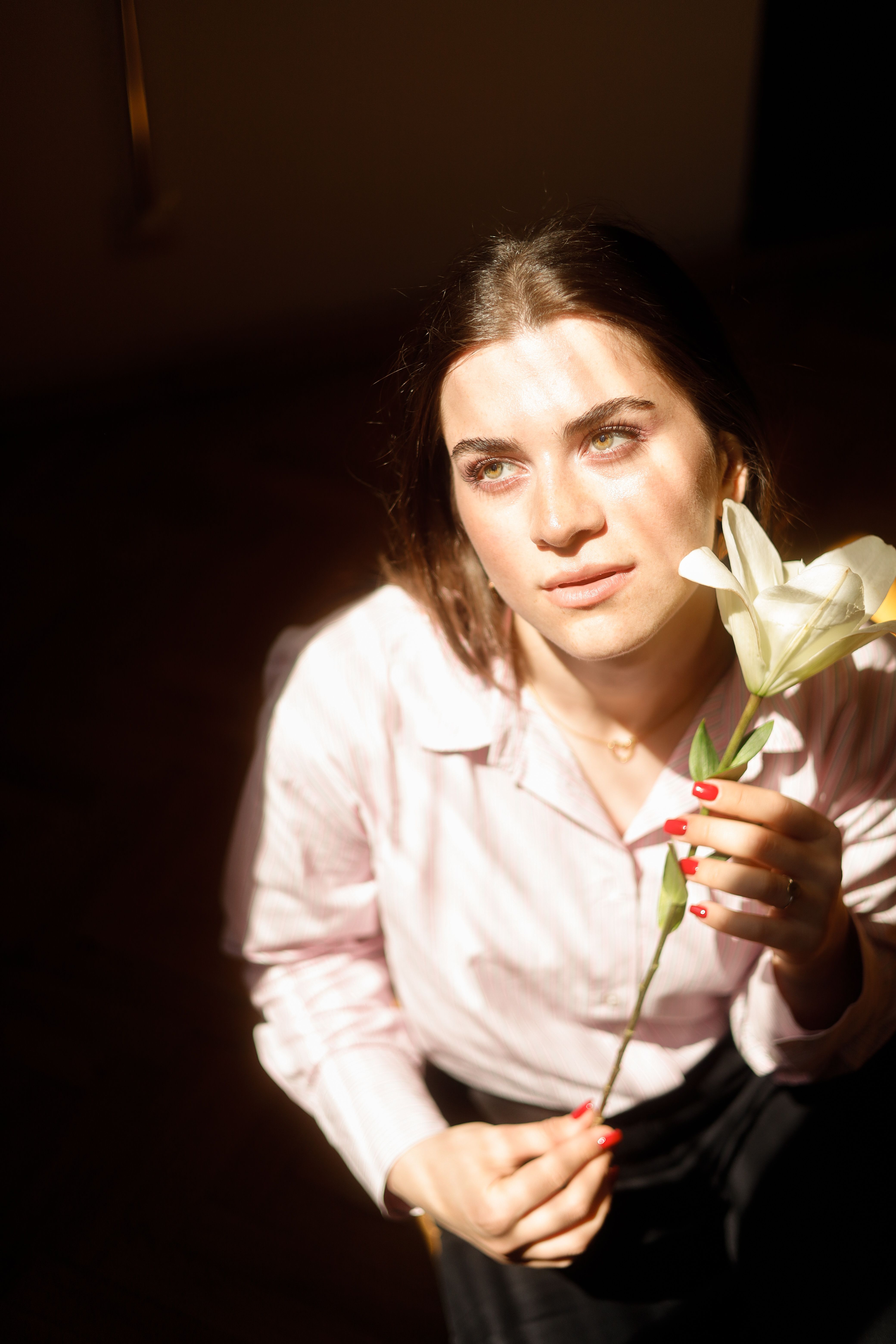 A woman holding a flower in her hand · Free Stock Photo