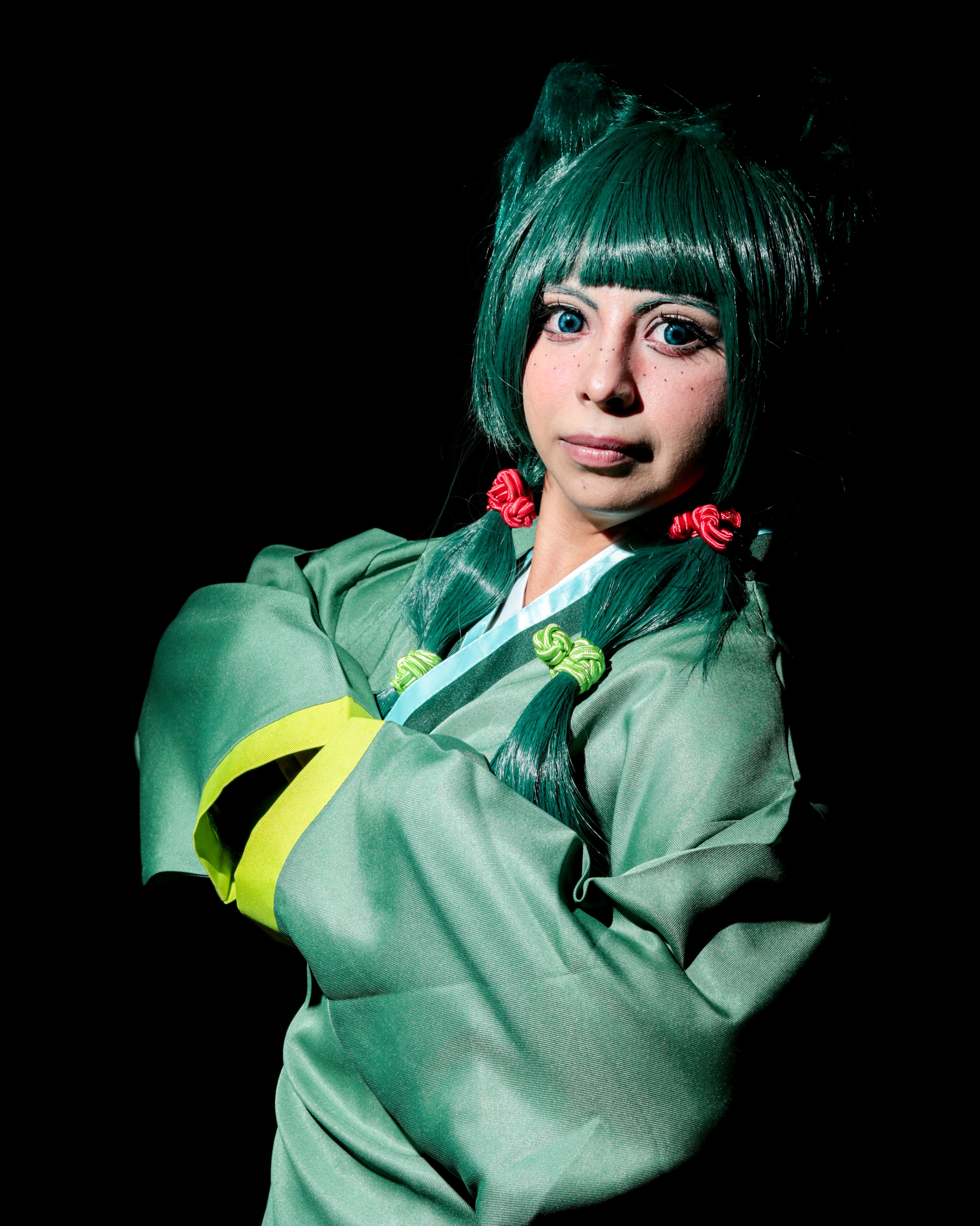 A woman dressed in green and yellow costume · Free Stock Photo