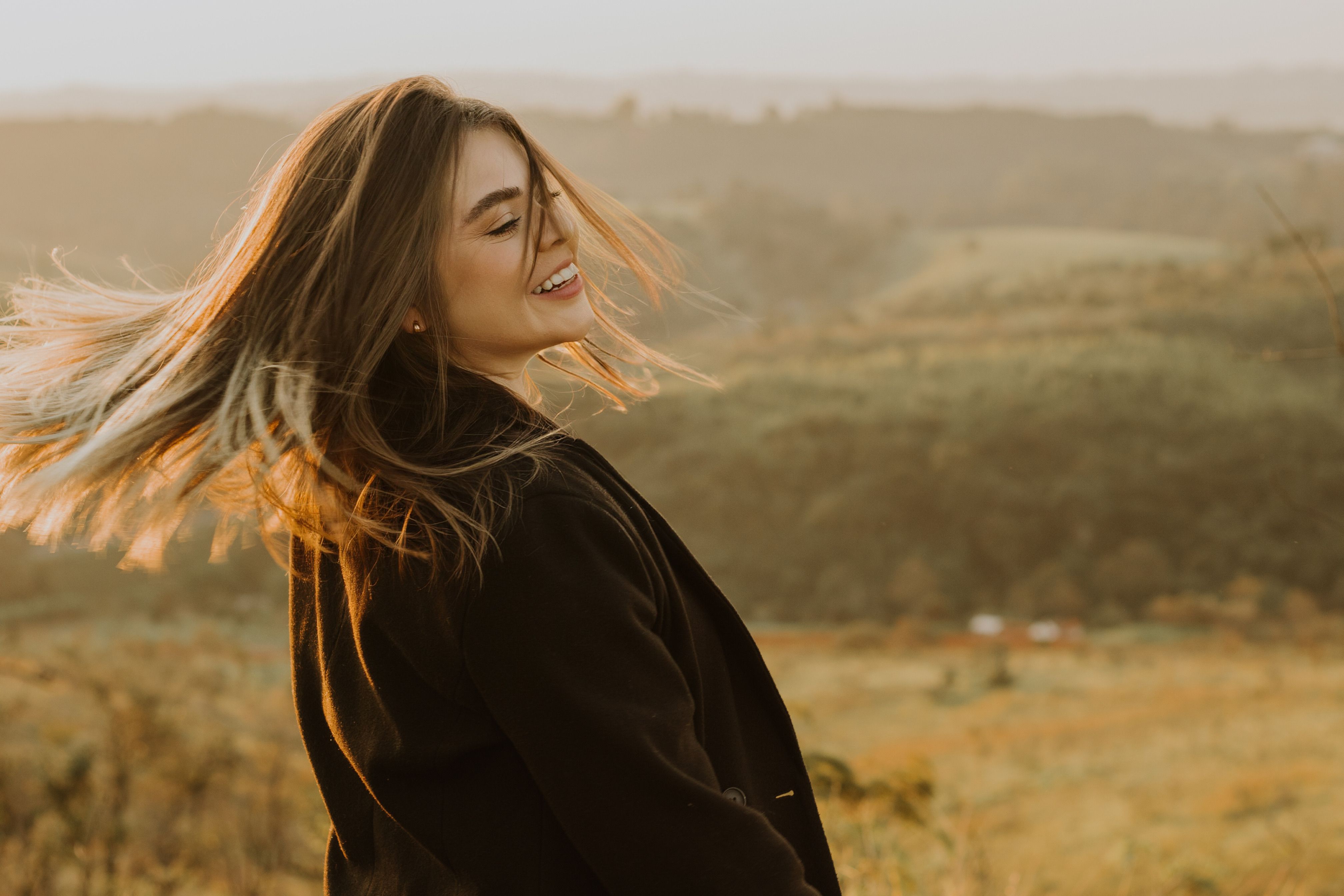 A woman with her hair blowing in the wind · Free Stock Photo
