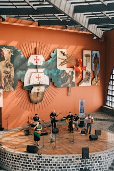 Live band performing in an artistic venue in Curitiba, Brazil.