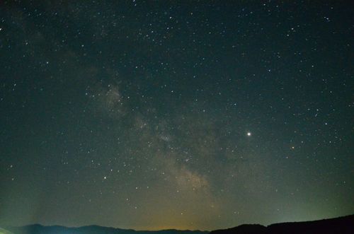 Free A breathtaking capture of the starry night sky featuring the Milky Way and distant stars. Stock Photo
