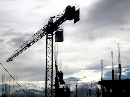 Photographie à Faible Angle De Grue à Tour