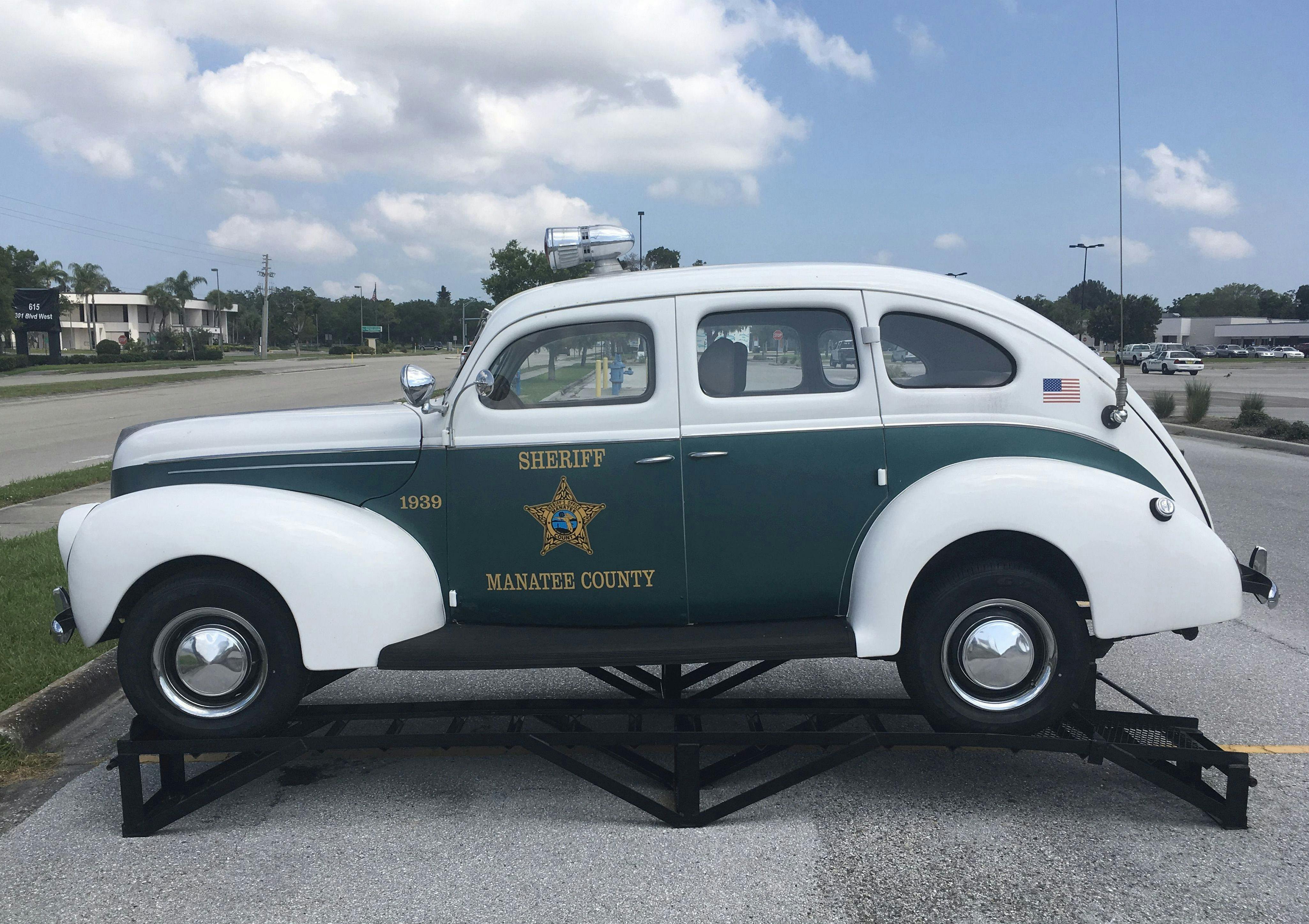 Wallpaper Mobil Polisi Keren