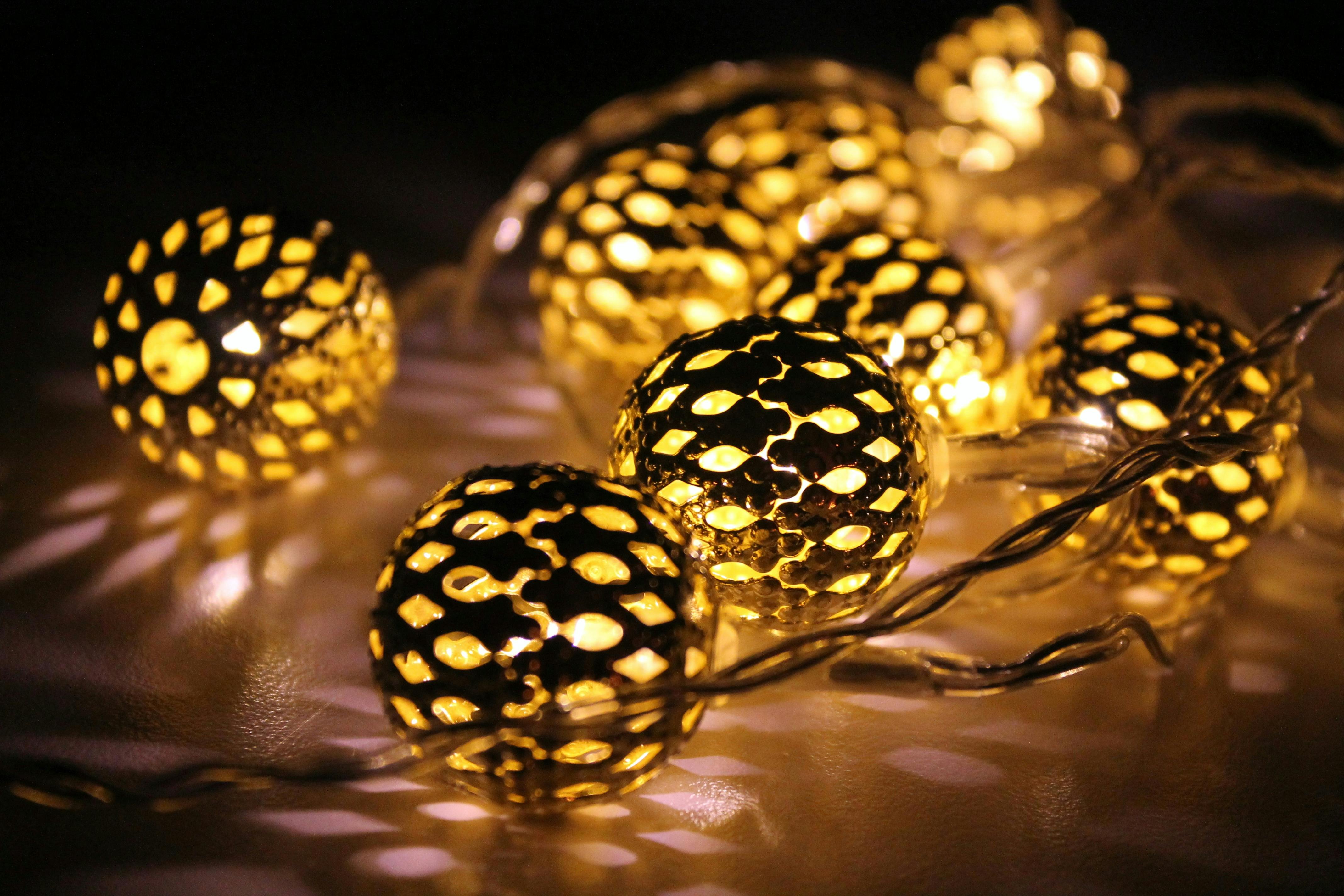 Black-and-yellow String Lights