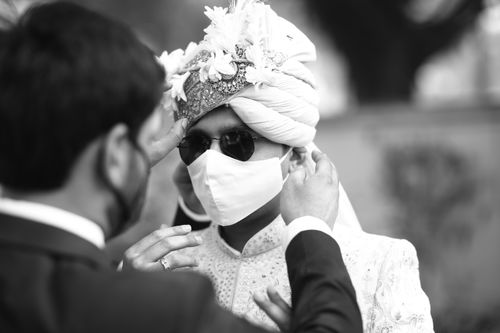 Free A traditional ceremony featuring a groom in a turban and mask, emphasizing culture and traditions. Stock Photo