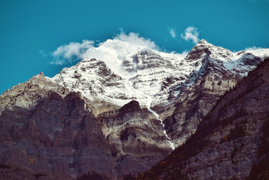 Ücretsiz Gündüz Karla Kaplı Dağ Stok Fotoğraflar