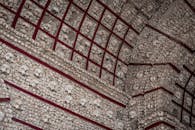 葡萄牙法鲁的骨头教堂内部以头骨和骨头作为装饰