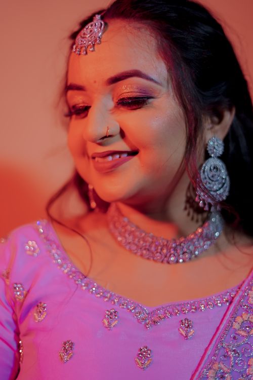 Free Elegant portrait of a woman in traditional clothing with jewelry, exuding grace and beauty. Stock Photo