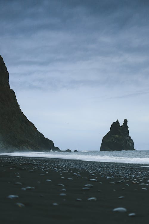 Fotobanka s bezplatnými fotkami na tému black beach, cestovať, čierny piesok