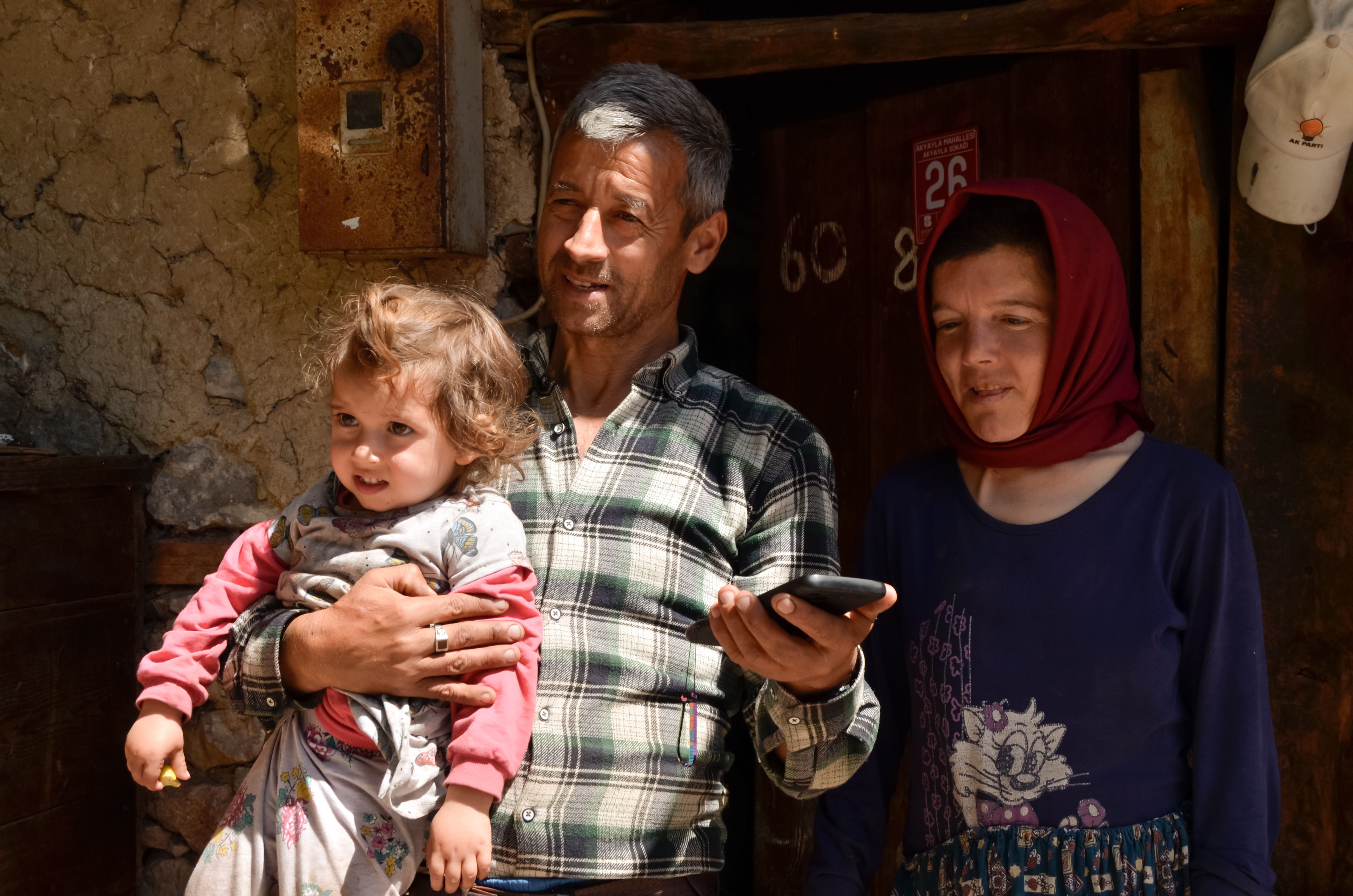 elections voting family voting elections — Photo by İrem Çevik on Pexels