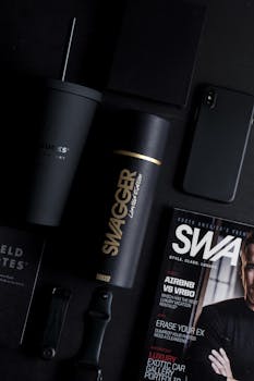 这间时尚公寓以杂志、手机和独家包装等奢侈品为特色，营造出精致的氛围