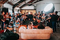 在圣保罗工作室，与多元化团队一起拍摄照片的幕后故事