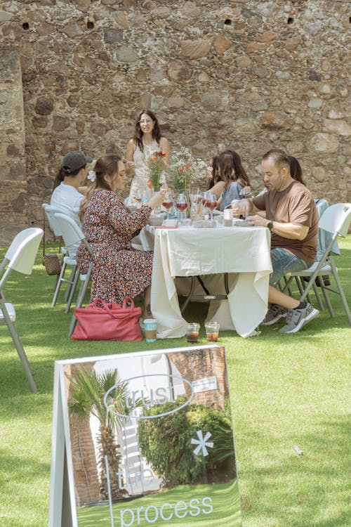 Fotobanka s bezplatnými fotkami na tému exponát, prednáška, skupiny ľudí