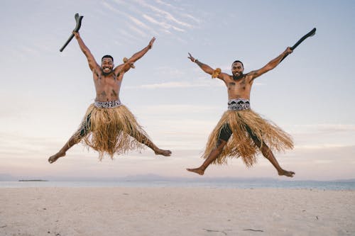 Kostnadsfri bild av afrikanska amerikanska män, hav, hoppning