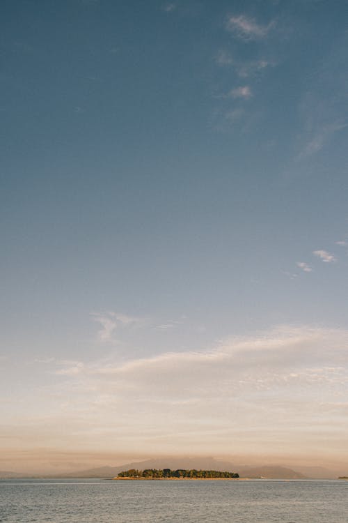 Foto profissional grátis de céu limpo, costa, feriados