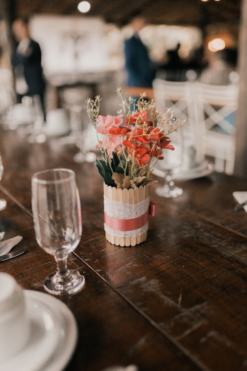 Kostnadsfri bild av bestick, blomma, bord