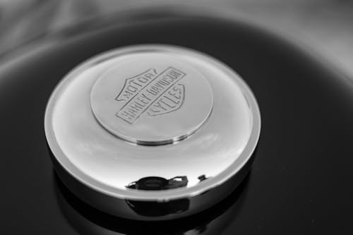 Close-up Photo of Silver Harley Davidson Metallic Gas Cap