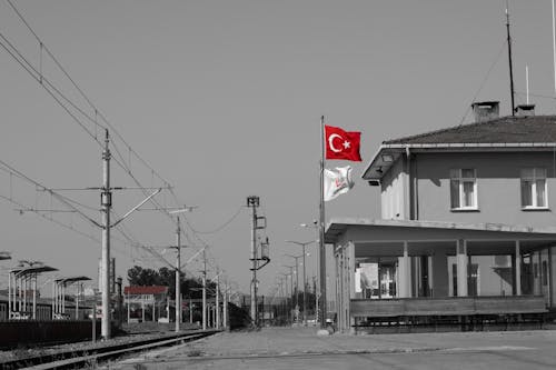 Kostnadsfri bild av ånglok, elektriskt tåg, flagga
