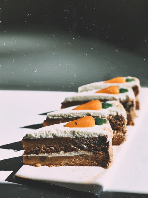 Karottenkuchen mit Marzipan-Karotten