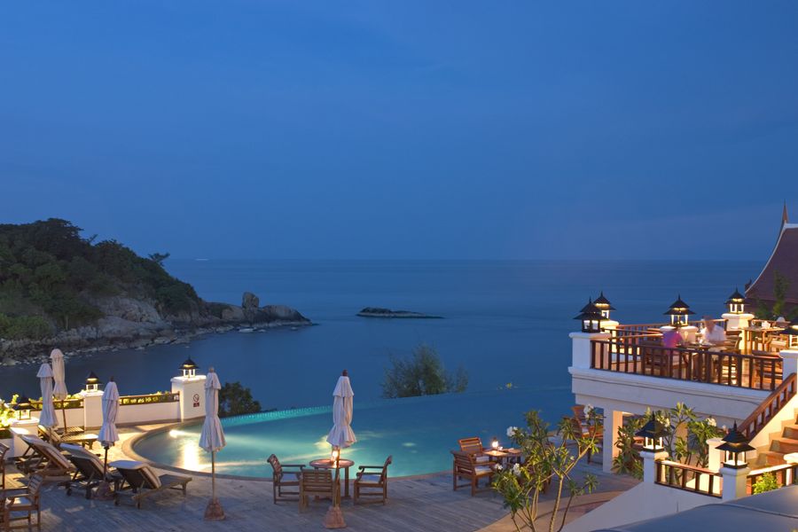 Custom luxury pool construction build