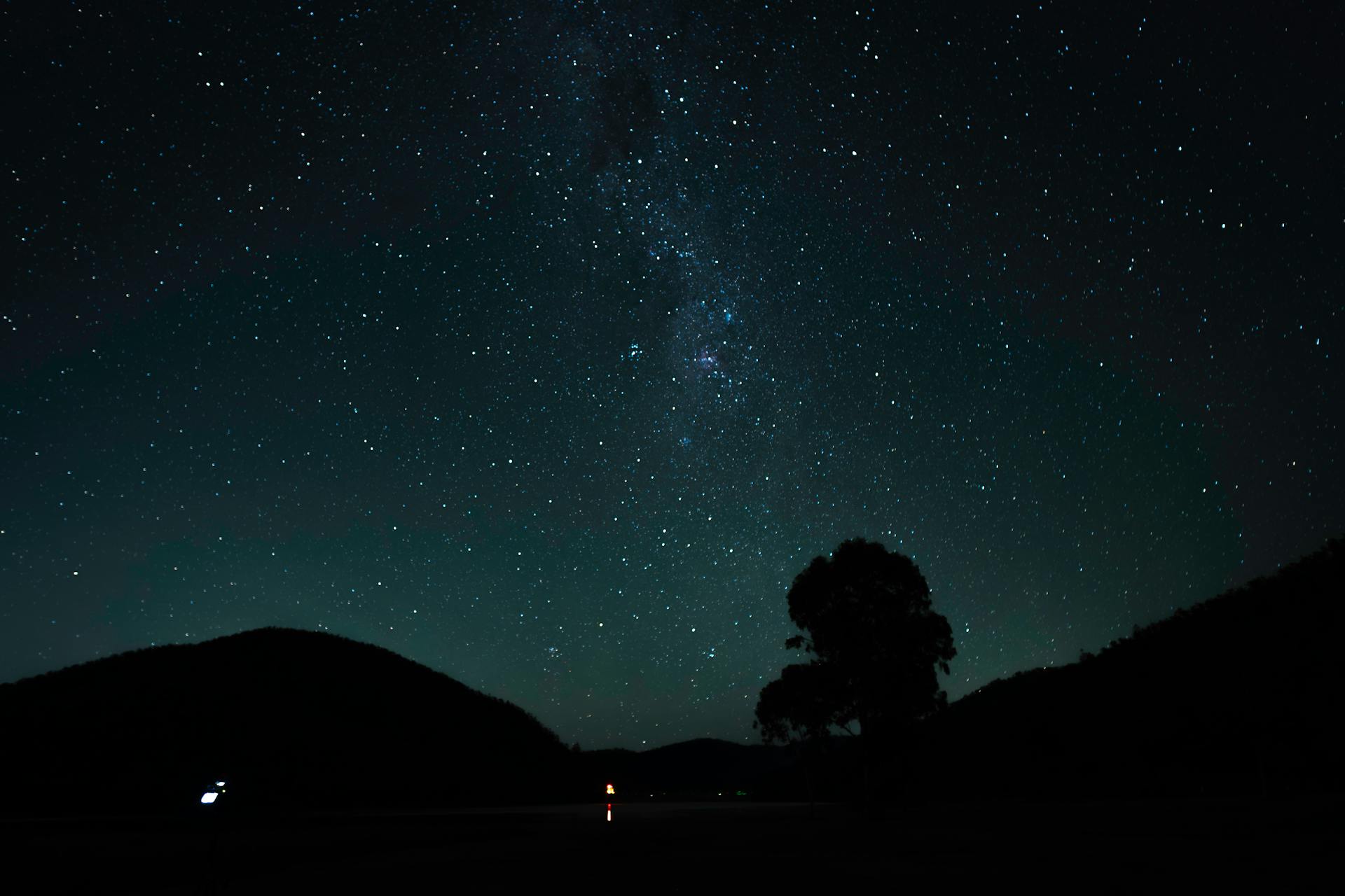 A breathtaking view of the starry night sky over Somerset Dam, capturing the Milky Way.