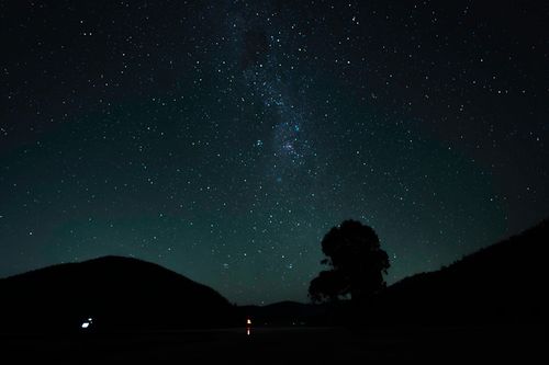 Free A breathtaking view of the starry night sky over Somerset Dam, capturing the Milky Way. Stock Photo