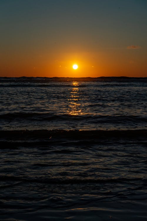 Photos gratuites de à la plage, coucher de soleil, mer