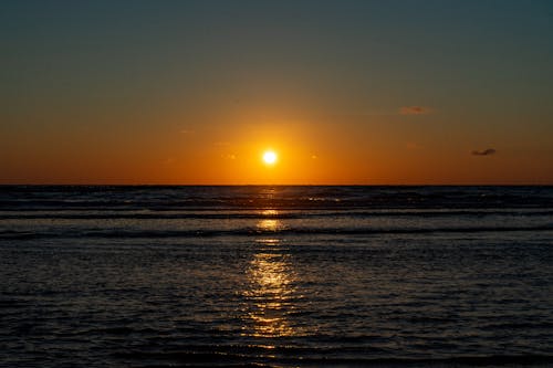 Photos gratuites de à la plage, coucher de soleil, mer