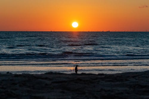 Photos gratuites de à la plage, coucher de soleil, mer