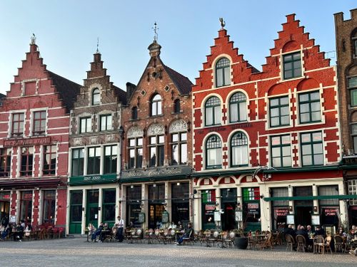 Free Colorful gabled buildings on a sunny day in Bruges, capturing European architectural charm. Stock Photo
