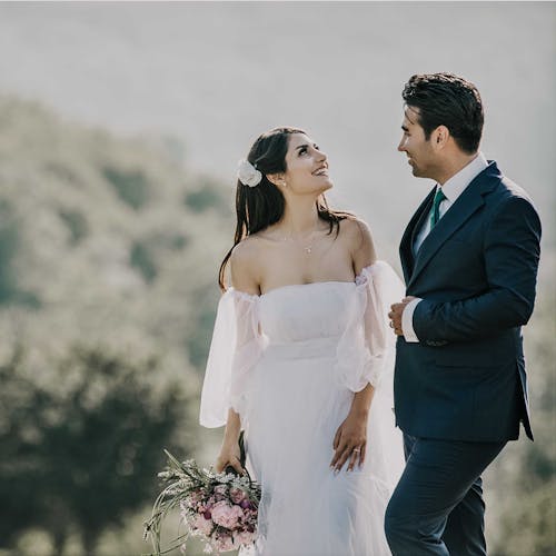 Frau Im Weißen Hochzeitskleid